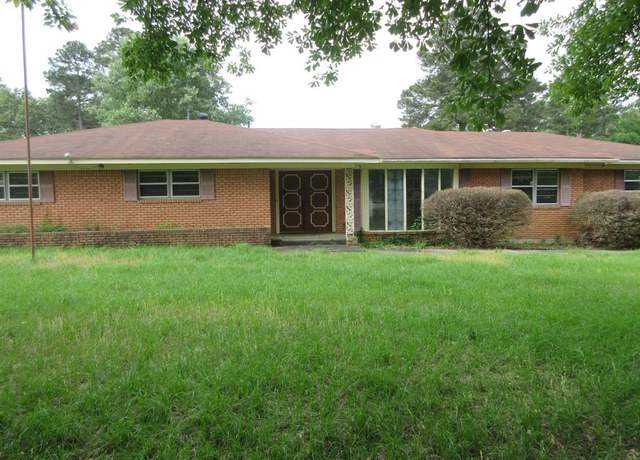 Property at 4803 N Market St, Shreveport, LA 71107, 3 beds, 2 baths