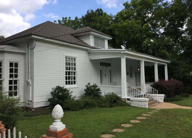 Property at 1014 N Sycamore St, Palestine, TX 75801, 2 beds, 2.5 baths