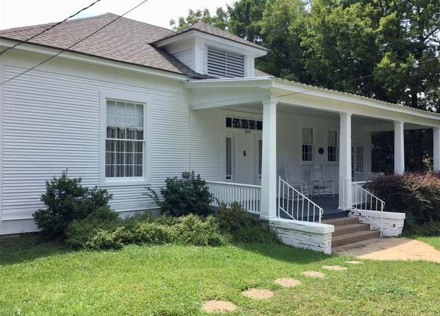 Property at 1014 N Sycamore St, Palestine, TX 75801, 2 beds, 2.5 baths