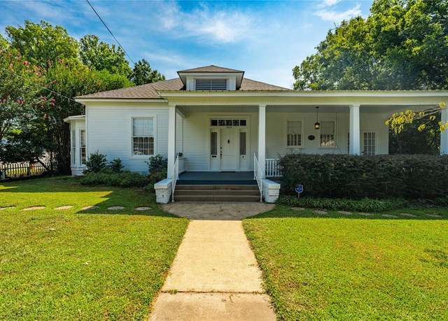 Property at 1014 N Sycamore St, Palestine, TX 75801, 2 beds, 2.5 baths