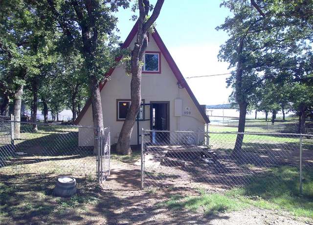 Property at 999 Roberts Cut Off Rd, Bowie, TX 76230, 2 beds, 1 bath