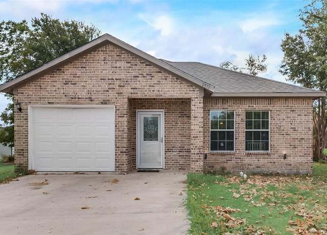 Property at 1711 Sayle St, Greenville, TX 75401, 3 beds, 2 baths
