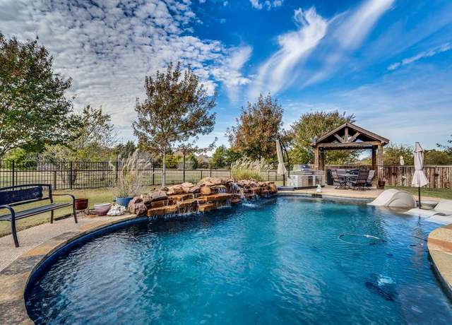 Property at 110 Claremont Dr, Ovilla, TX 75154, 3 beds, 2 baths