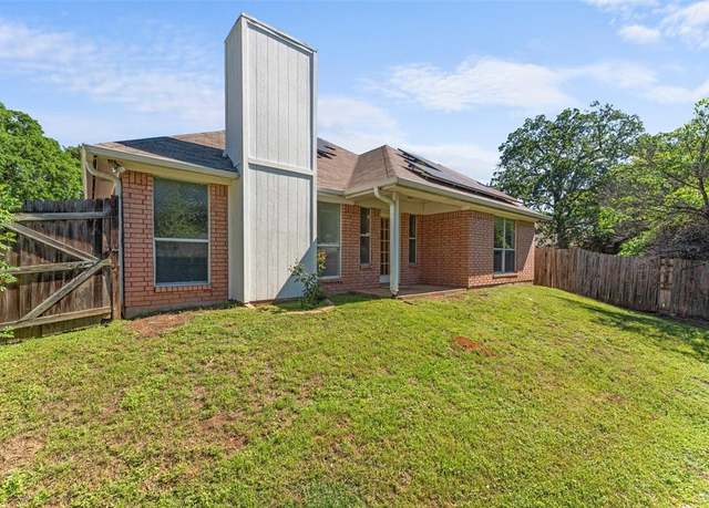 Property at 7632 Arbor Ridge Ct, Fort Worth, TX 76112, 3 beds, 2 baths