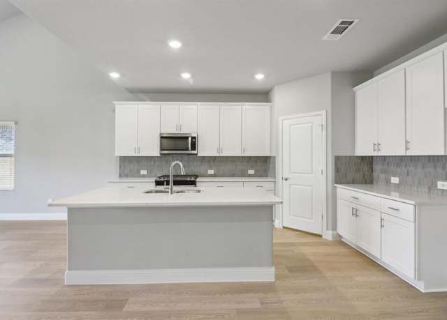 Property at 340 Sierra Rdg, Lavon, TX 75166, 5 beds, 3 baths