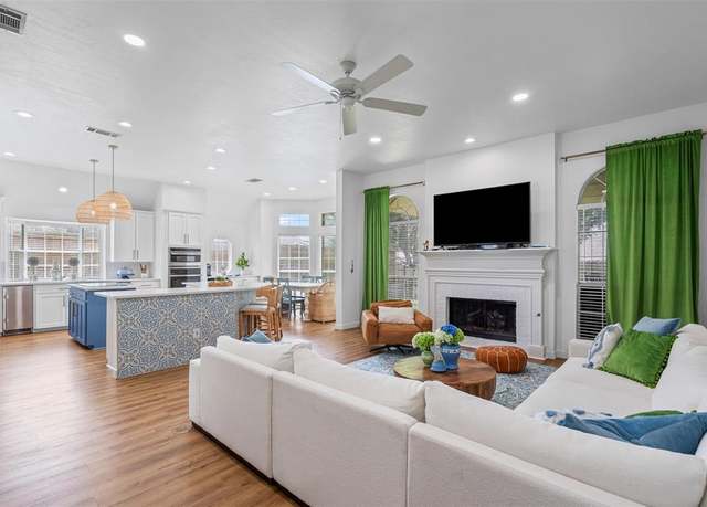 Property at 2236 Templeton Dr, Arlington, TX 76006, 4 beds, 2.5 baths