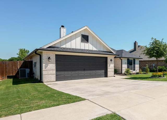 Property at 321 Paloma St, Weatherford, TX 76087, 3 beds, 2 baths