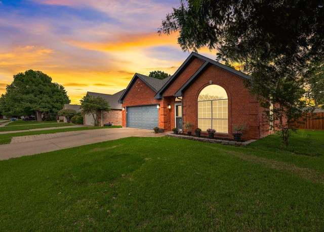 Property at 1401 Superior Dr, Flower Mound, TX 75028, 4 beds, 2 baths