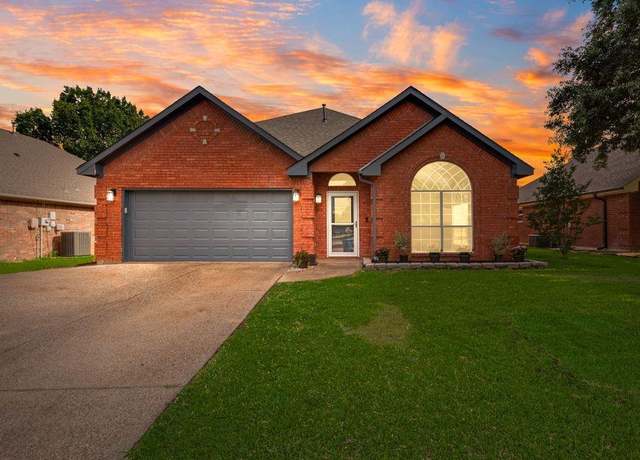 Property at 1401 Superior Dr, Flower Mound, TX 75028, 4 beds, 2 baths