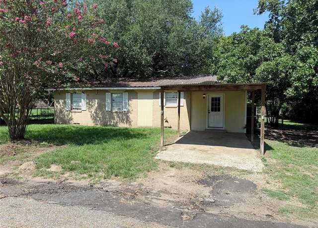 Property at 908 Sycamore St, Athens, TX 75751, 4 beds, 2 baths
