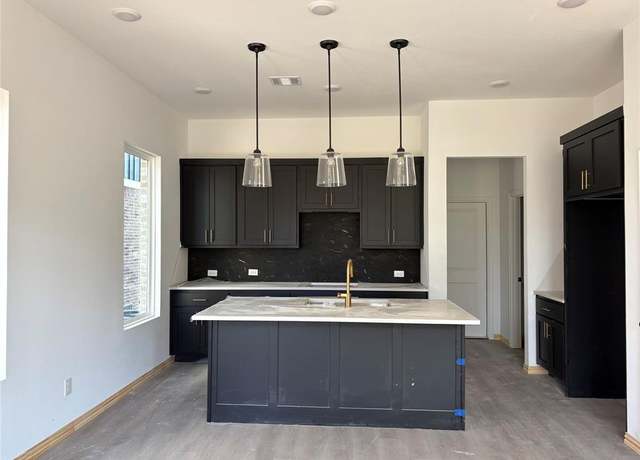 Property at 713 Kerrville Ln, Plano, TX 75075, 3 beds, 2.5 baths