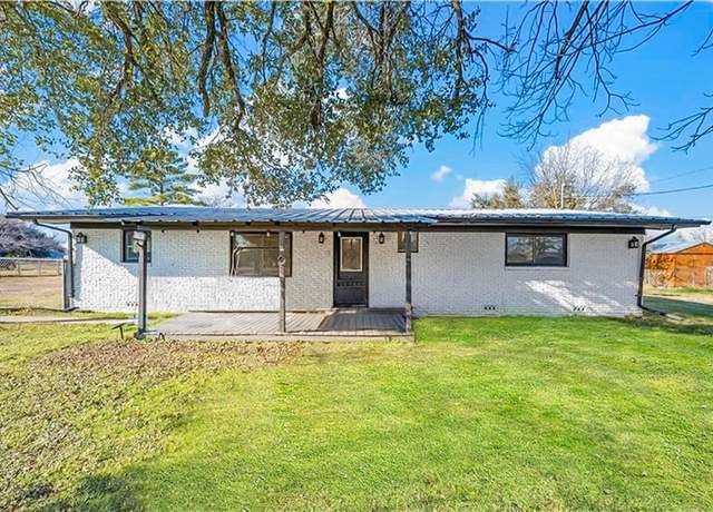 Property at 2386 Flat Rock Rd, Waco, TX 76708, 3 beds, 3 baths