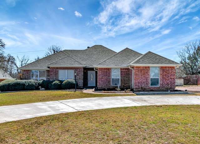 Property at 6915 Westover Dr, Granbury, TX 76049, 3 beds, 2 baths