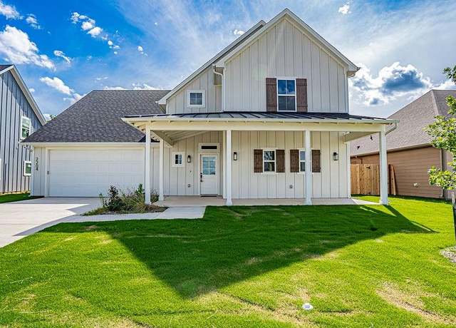 Property at 2204 Salina Cir, Granbury, TX 76048, 4 beds, 3 baths