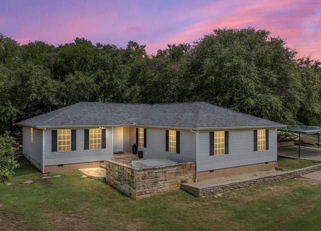Property at 4101 Pima Ct, Granbury, TX 76048, 4 beds, 2 baths