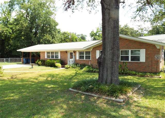 Property at 808 Shady Trl, Athens, TX 75751, 3 beds, 2 baths