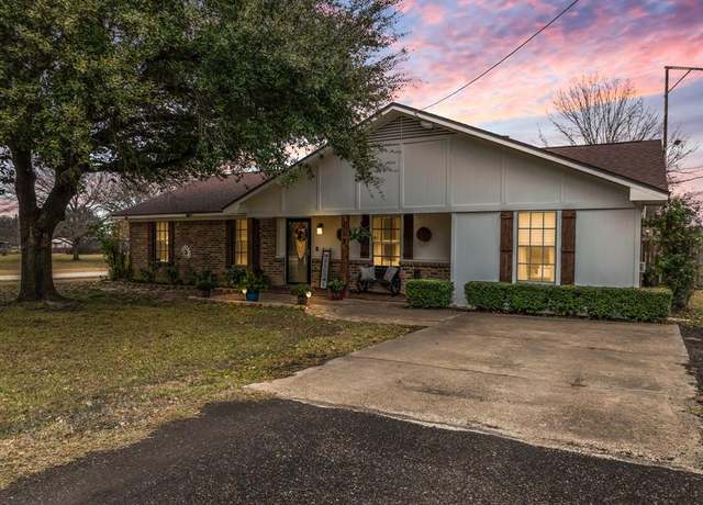 Property at 109 Moonlight Dr, Robinson, TX 76706, 4 beds, 3 baths