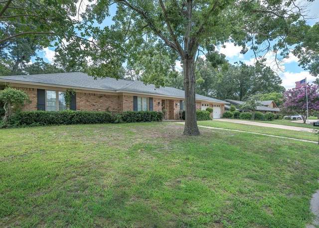 Property at 930 Bradley Dr, Athens, TX 75751, 4 beds, 2.5 baths