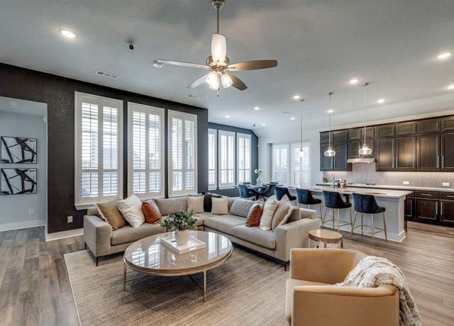 Property at 512 Country Meadows Blvd, Waxahachie, TX 75165, 4 beds, 3 baths