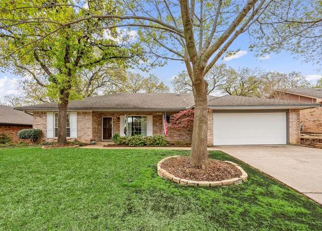 Property at 5704 Trail Crest Dr, Arlington, TX 76017, 3 beds, 2 baths
