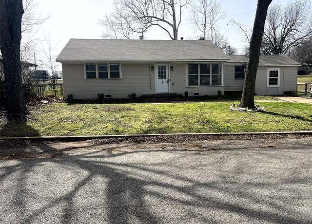 Property at 2912 W Elm St, Denison, TX 75020, 4 beds, 2 baths