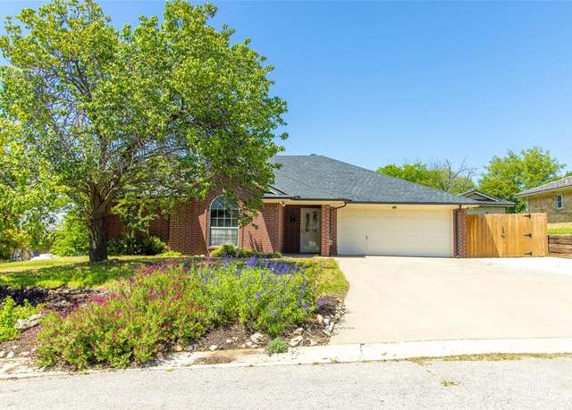 Property at 708 Parkridge Dr, Decatur, TX 76234, 3 beds, 2 baths