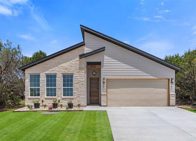 Property at 5601 San Jacinto Dr, Granbury, TX 76048, 3 beds, 2 baths