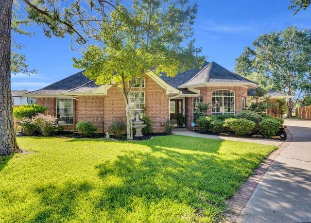 Property at 7011 Hunter Cove Dr, Arlington, TX 76001, 4 beds, 2.5 baths