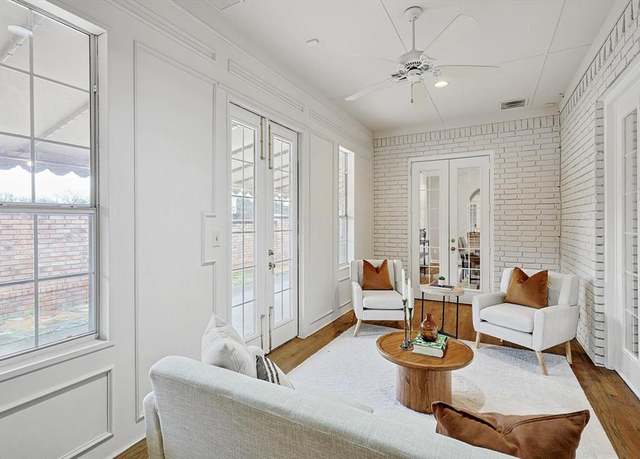 Property at 1000 Villa Dr, Fort Worth, TX 76120, 3 beds, 3 baths