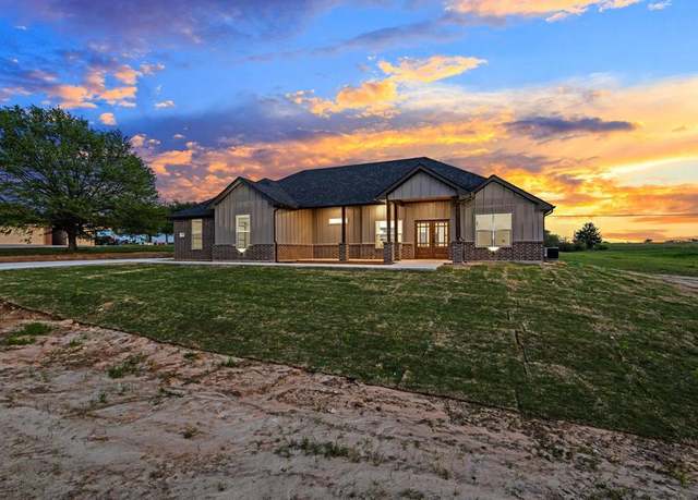 Property at 1510 S Shore Dr, Bonham, TX 75418, 3 beds, 2 baths