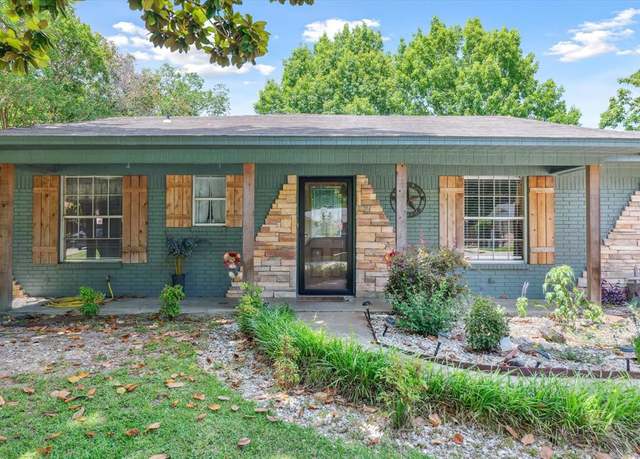 Property at 507 Cedar St, Edgewood, TX 75117, 3 beds, 2 baths