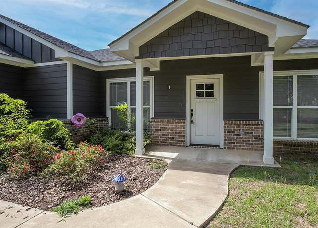 Property at 416 W South St, Lindale, TX 75771, 3 beds, 2 baths