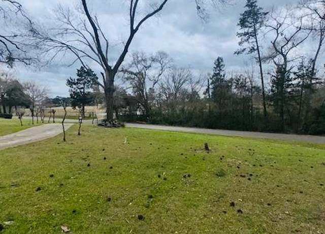 Property at 812 Lakeside Dr, Athens, TX 75751, 3 beds, 2 baths