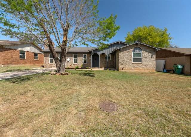 Property at 1320 Edgehill Trl, Iowa Park, TX 76367, 3 beds, 1.5 baths