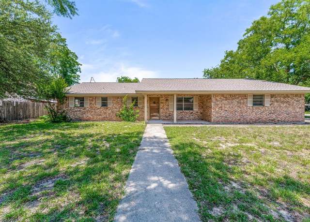 Property at 1016 Meadowlark Ln, Stephenville, TX 76401, 3 beds, 2 baths