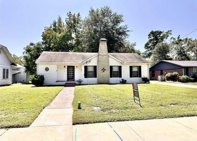 Property at 526 College St, Sulphur Springs, TX 75482, 3 beds, 2 baths