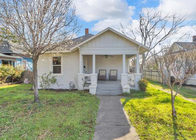 Property at 526 S Clinton Ave, Dallas, TX 75208, 4 beds, 1.5 baths