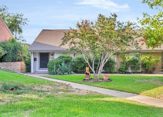 Property at 13703 Flagstone Ln, Dallas, TX 75240, 3 beds, 2 baths