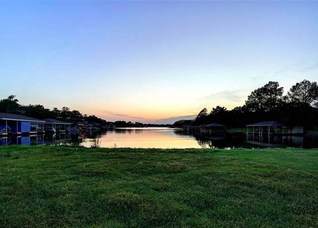 Property at 402 Kiowa Dr E, Lake Kiowa, TX 76240, 3 beds, 3 baths
