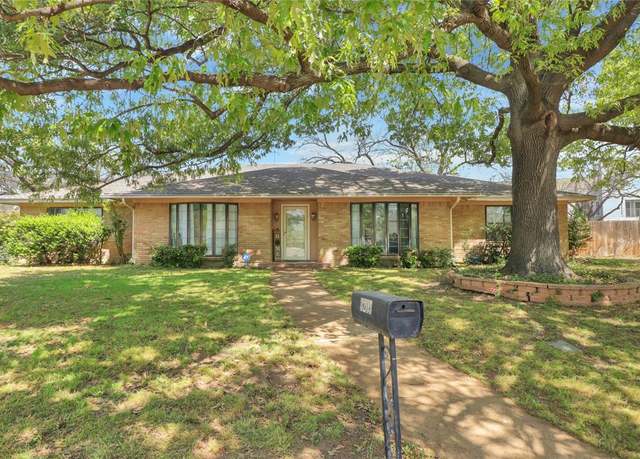 Property at 3205 Glasgow Ter, Arlington, TX 76015, 4 beds, 3 baths