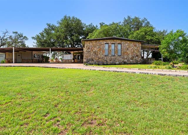 Property at 209 Siesta Ct, Granbury, TX 76048, 3 beds, 2 baths