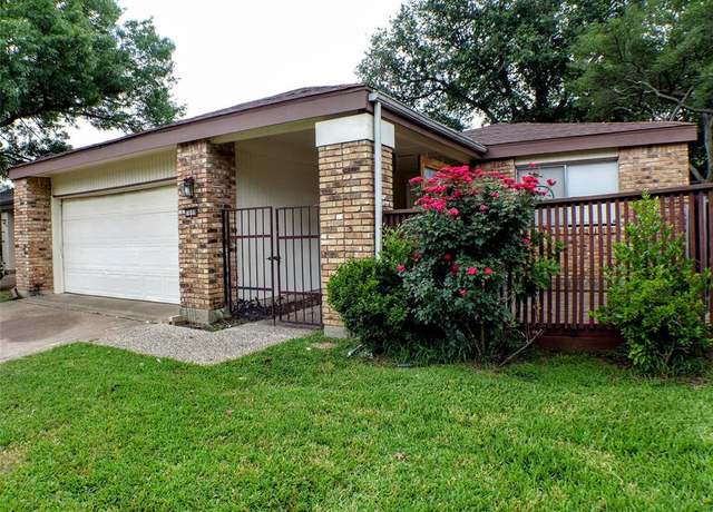 Property at 1608 Grandview Dr, Arlington, TX 76012, 3 beds, 2 baths
