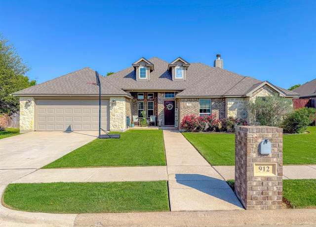 Property at 912 Winged Foot, Corsicana, TX 75110, 4 beds, 2 baths