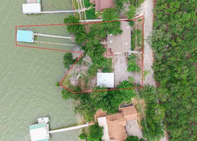 Property at 420 Lakeside Dr, Brownwood, TX 76801, 3 beds, 3 baths