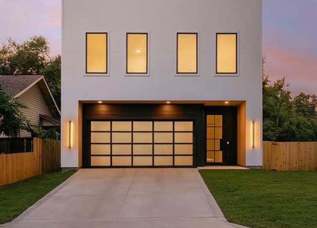 Property at 1344 Compton St, Dallas, TX 75203, 3 beds, 2.5 baths