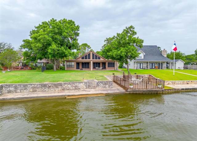 Property at 4103 Apache Trail Ct, Granbury, TX 76048, 3 beds, 2.5 baths
