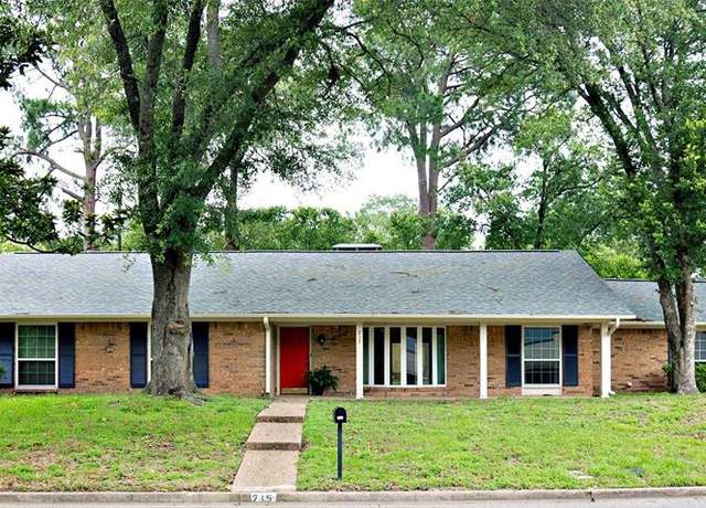 Property at 715 Belmont St, Athens, TX 75751, 3 beds, 2 baths