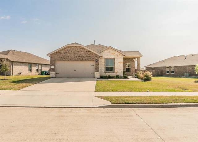 Property at 8628 Mirror Lake Dr, Fort Worth, TX 76179, 4 beds, 2 baths