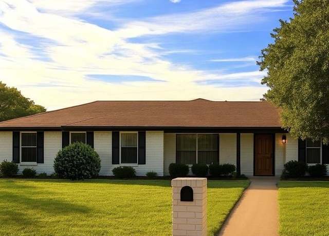 Property at 1109 Knotty Oaks Dr, Woodway, TX 76712, 4 beds, 3 baths