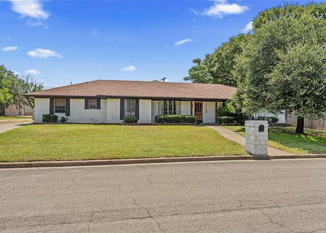 Property at 1109 Knotty Oaks Dr, Woodway, TX 76712, 4 beds, 3 baths